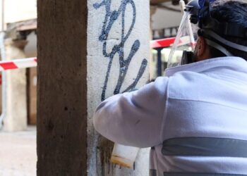 Alcalá limpia más de 9.500 pintadas durante 2024: las multas podrían llegar hasta el millón de euros