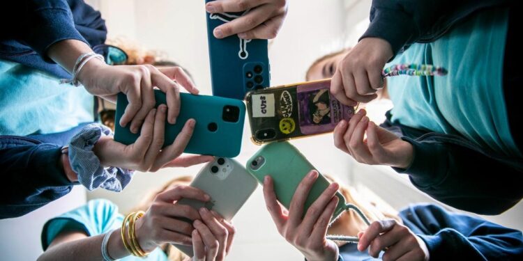 Generación enganchada a la desinformación