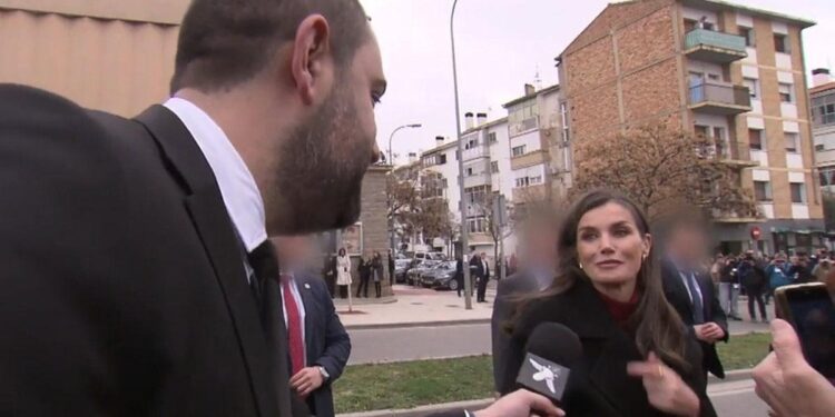 La reina Letizia rompe el protocolo, preocupada ante la cancelación de ‘Caiga quien caiga’ en Telecinco: ‘¿Ahora qué vas a hacer?’