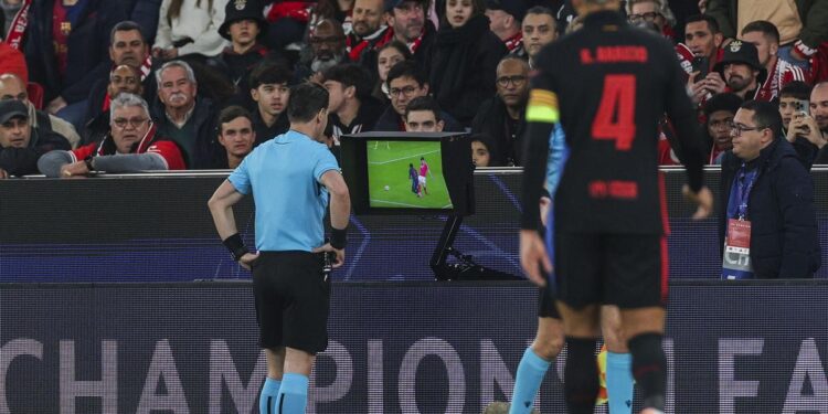 La crisis del VAR: el Real Madrid carga contra un sistema que Suecia rechazó y Noruega quiere prohibir