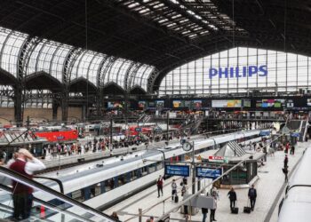 Un tren y un camión chocan en Alemania dejando al menos un muerto y 25 heridos