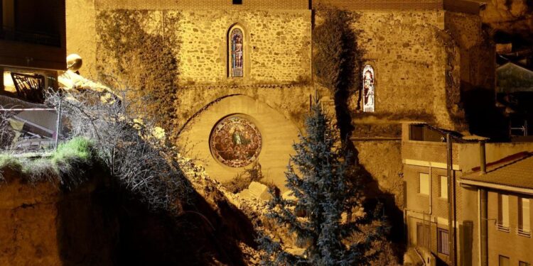 Se derrumba la torre de la iglesia del siglo XVII de un pueblo de La Rioja