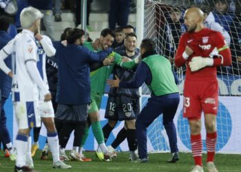 Batalla se erige en héroe y el Rayo se va a dormir en puestos europeos