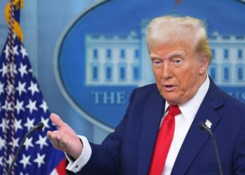 Trump confirma la imposición de aranceles del 25% a México y Canadá y del 10% a China desde el sábado