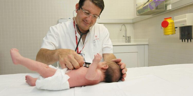 La falta de pediatras ‘se cronifica’: casi dos millones de niños no tienen un especialista asignado en su centro de salud