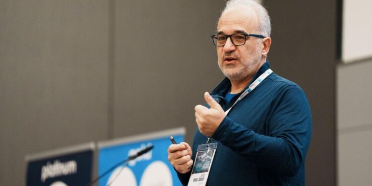 Jordi Puig-Suari, ‘padre’ de los satélites más utilizados del mundo: ‘Todas las misiones espaciales deberían tener en cuenta la sostenibilidad’