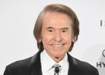 Raphael pasará hospitalizado la Navidad, pero su familia le resta gravedad: ‘No es ningún drama’