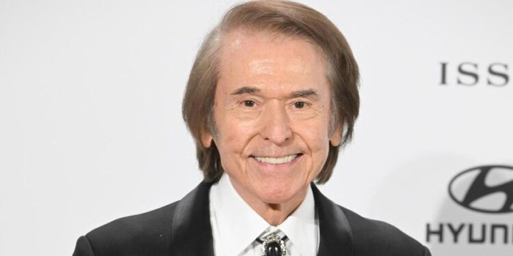 Raphael pasará hospitalizado la Navidad, pero su familia le resta gravedad: ‘No es ningún drama’