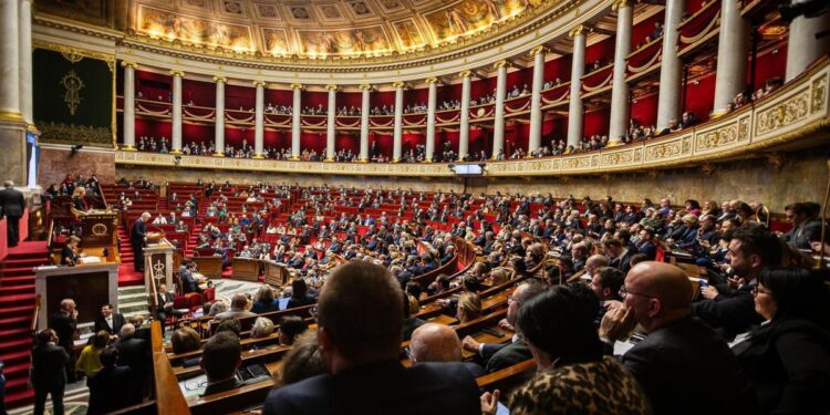 La Asamblea Nacional francesa rechaza las dos mociones de censura contra el Gobierno de Bayrou