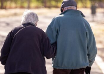 La mitad de los mayores ve ‘difícil’ el papeleo en la administración y al 47% le cuesta entenderse con los proveedores