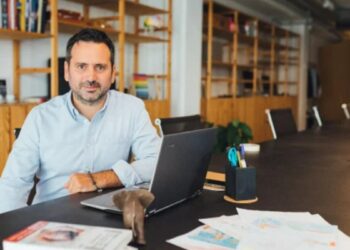 El neuropsicólogo Álvaro Bilbao explica la clave para educar a los hijos sin castigos: ‘No vas a conseguir que se comporten mejor haciéndoles sentir peor’