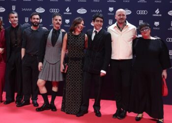 La alfombra ‘granate’ conquista con su glamour el Pazo da Cultura
