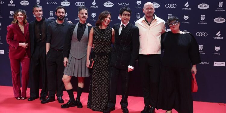La alfombra ‘granate’ conquista con su glamour el Pazo da Cultura