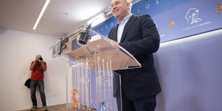 Génova sale en defensa de Ayuso: ‘A veces da la sensación de que nos gobierna la mafia’