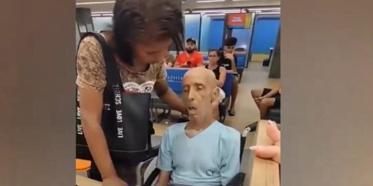 Una mujer llevó el cadáver de su tío al banco para intentar cobrar un préstamo de 6.500 euros