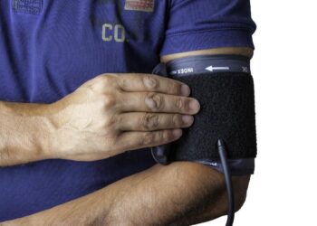 Cuidado con la tensión: un estudio revela el síntoma común que tiene todas las personas que han sufrido un ictus