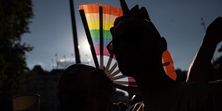 El Supremo confirma medio año de prisión a dos hombres por llamar ‘maricón’ a otro en un bar