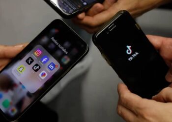 Castellón ya tiene tres líneas de móvil por cada teléfono fijo