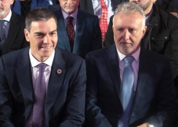 Sánchez traslada ‘mucho ánimo’ a Torres tras anunciar el ministro que padece cáncer