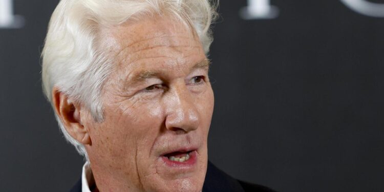 Richard Gere, Goya Internacional 2025, advierte sobre el ‘matrimonio oscuro’ de poder y dinero en EEUU