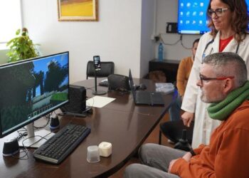 De la lengua a la pantalla: un nuevo sistema permite usar el móvil a personas sin movilidad en brazos y manos