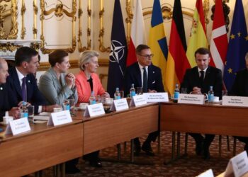 Albares ve ‘prematuro’ el envío de tropas españolas a Ucrania en misión de paz pero garantiza que ‘no es ningún problema”