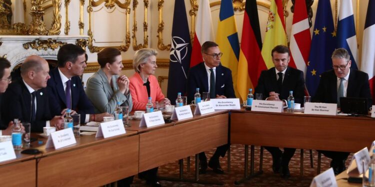 Albares ve ‘prematuro’ el envío de tropas españolas a Ucrania en misión de paz pero garantiza que ‘no es ningún problema”