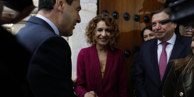 El Gobierno sitúa la firma del convenio con las comunidades para la quita a las puertas de las andaluzas