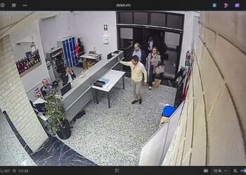 La Generalitat Valenciana muestra la imagen del momento de la llegada de Mazón al Cecopi a las 20.28 horas