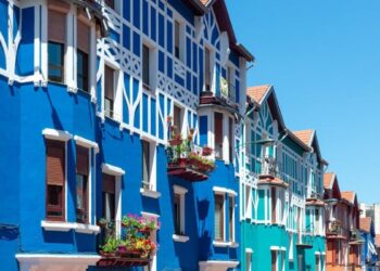 La ciudad de Europa con vuelos baratísimos desde Madrid para planear tu viaje de Semana Santa 2025