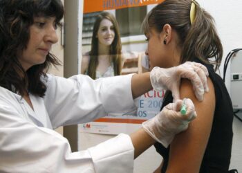 Casi nadie escapa del Virus del Papiloma Humano que causa el 5% de los tumores: ampliar los cribados y las vacunaciones es clave para evitarlo