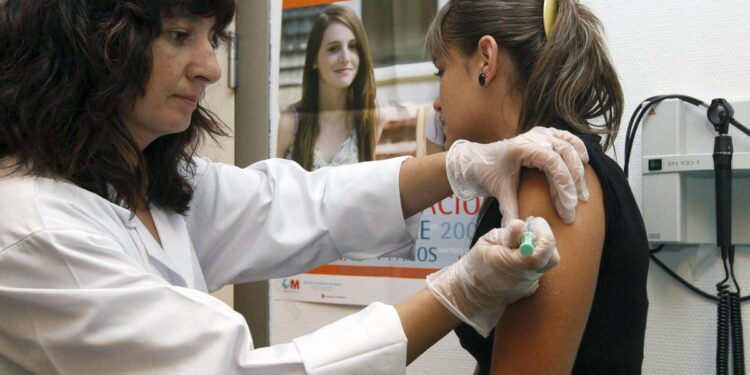 Casi nadie escapa del Virus del Papiloma Humano que causa el 5% de los tumores: ampliar los cribados y las vacunaciones es clave para evitarlo