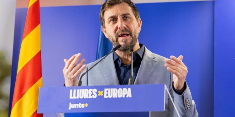 Un exasesor de Toni Comín le denuncia por acoso sexual y psicológico