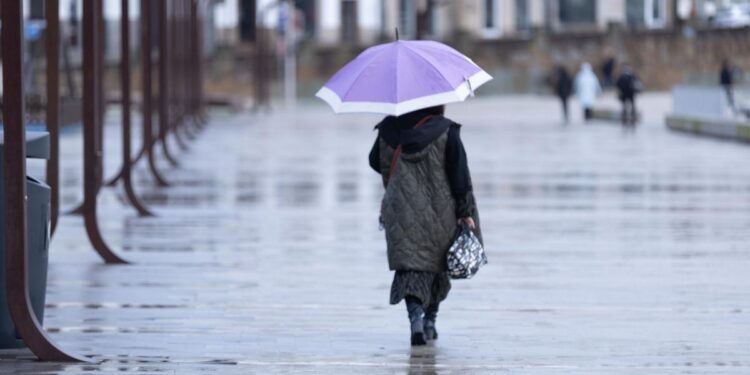 ¿Por qué nos duele la cabeza cuando va a llover?