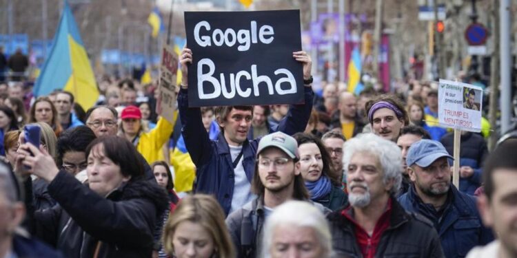 Los ucranianos refugiados en España piden la unidad de los europeos tras la humillación de Trump a Zelenski