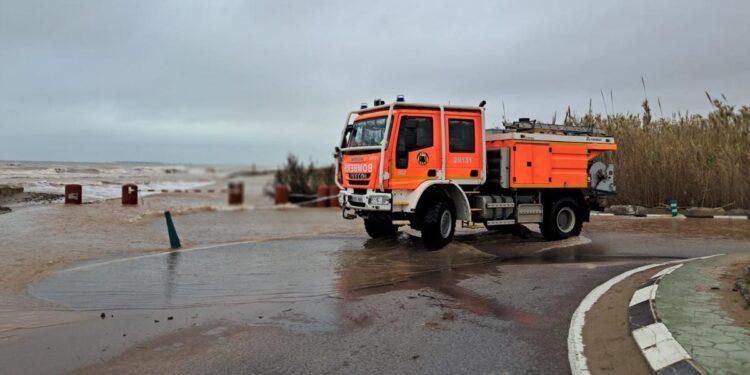 Así te hemos contado el paso de una borrasca que ha dejado inundaciones y clases suspendidas en la Comunidad Valenciana, Murcia o Andalucía