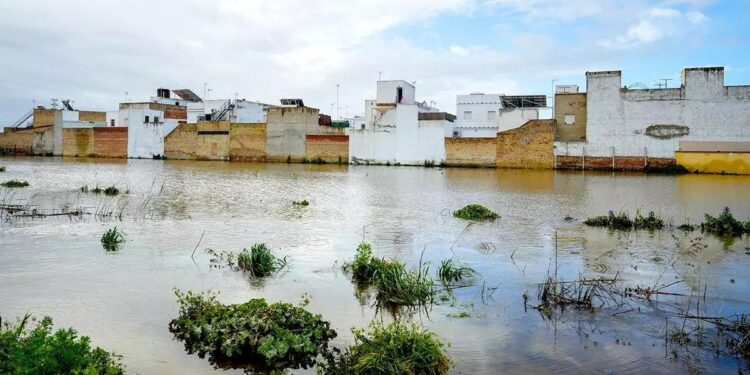 El riesgo de inundaciones por desbordamiento se extiende a cinco municipios en Andalucía