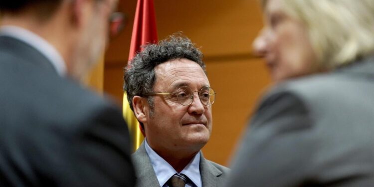 El juez Hurtado atribuye al fiscal general la revelación de datos del novio de Ayuso y retira la imputación a su mano derecha