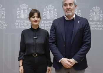 El Gobierno y Canarias pactan el traslado de 4.400 menores migrantes a la espera del apoyo de Junts