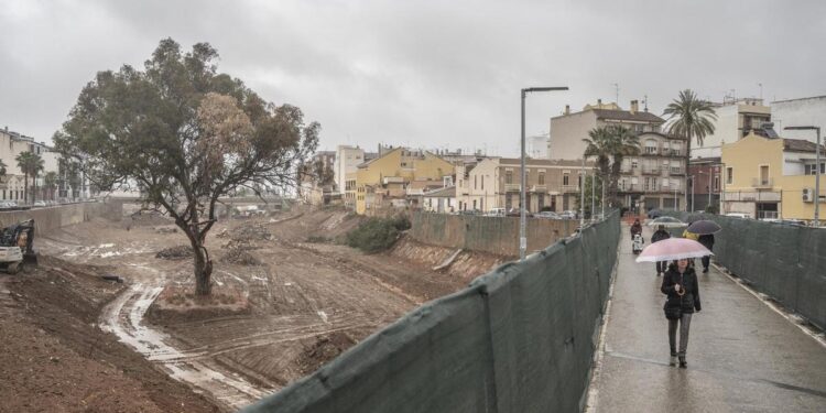 El temporal acumula ya más de 400 litros en Valencia y obliga a mantener la alerta en ríos y ramblas