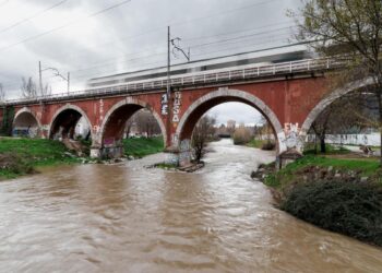 Crecida del río Manzanares: lleva un caudal 19 veces mayor a la media de los últimos 90 años