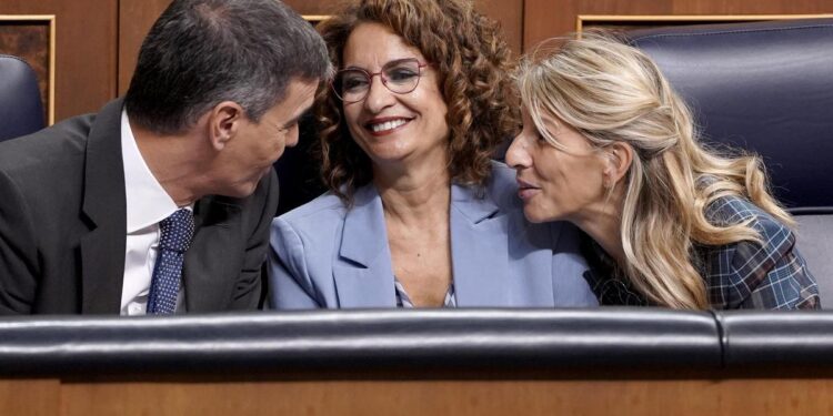 Sumar urge a Hacienda a reunirse con Yolanda Díaz para buscar una ‘solución negociada’ a la crisis por el SMI