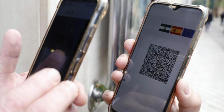 ¡Cuidado con los códigos QR en Madrid! Así funciona la nueva estafa con la que pueden robar tus datos