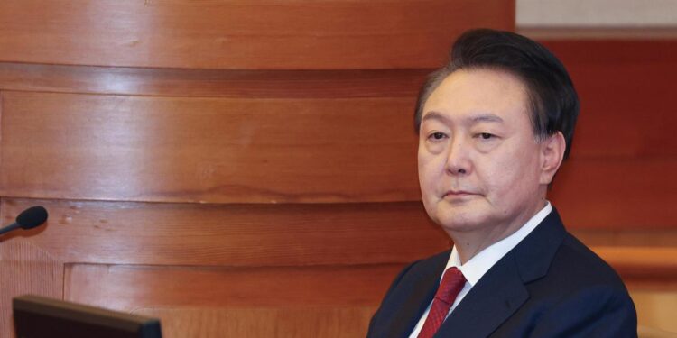 El presidente surcoreano Yoon, liberado tras aceptar un tribunal su solicitud