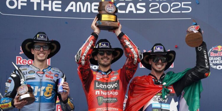 Marc Márquez se cae en Austin, cediéndole el testigo a Àlex, que es nuevo líder del Mundial