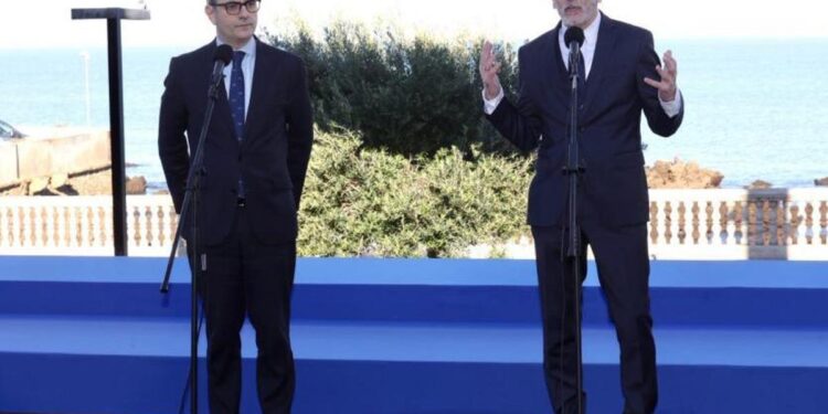 Marlaska y Bolaños niegan credibilidad a las acusaciones del terrorista Houli Chemlal contra el CNI