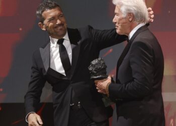 Richard Gere alerta de la existencia de ‘lugares oscuros en todos lados’: ‘España es mi nuevo hogar’