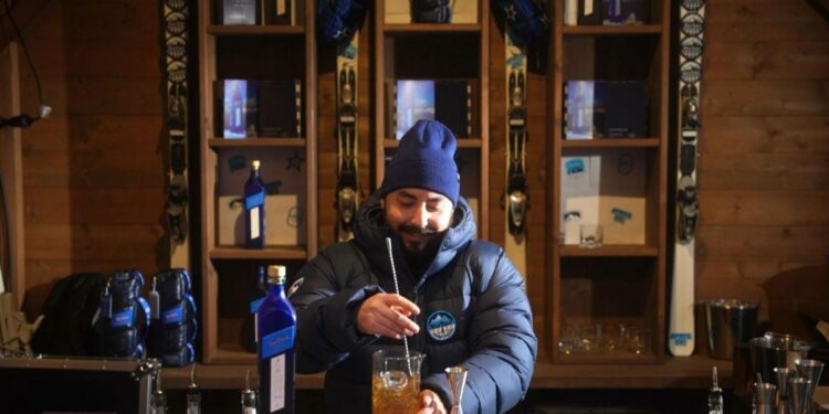Brindar con cócteles de lujo en la nieve: el nuevo plan de Borja Insa, mejor ‘bartender de España’, en Hotel Serras Andorra