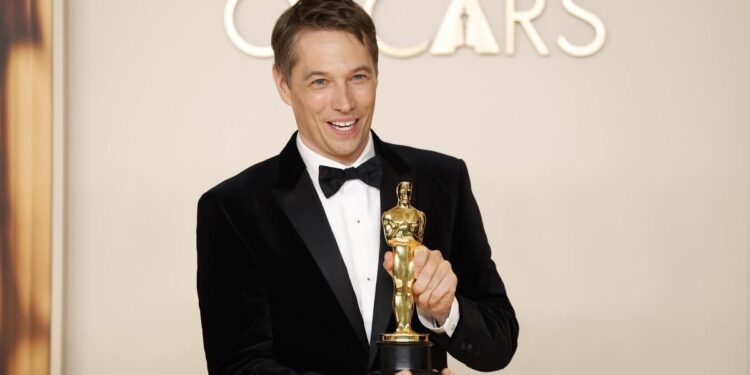 Sean Baker, ganador del mejor director de los Premios Oscar 2025 con la película ‘Anora’