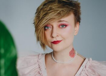 Daria Serenko, activista anti-Putin: ‘En Rusia sacan a hombres encarcelados por asesinar a mujeres para ir a la guerra y, si sobreviven, se les indulta y continúan matando y violando’